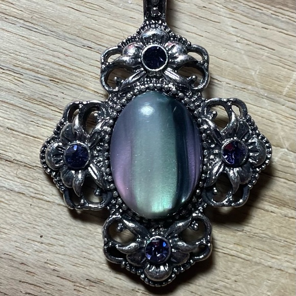 Mother of Pearl imitation. Pendant. Artisan mettle. Nickel free. Pretty - Picture 3 of 4